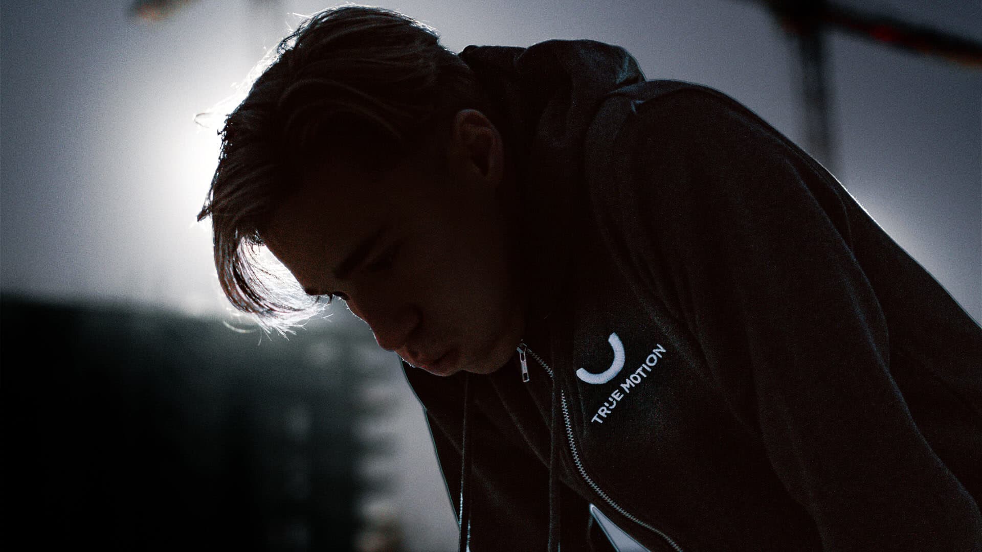 Läufer reguliert seine Atmung nach einem Lauf